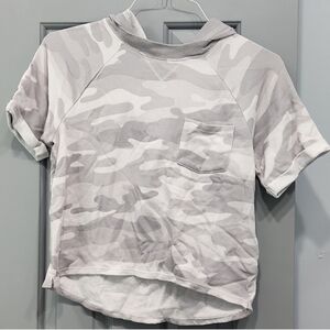 NWOT SO Gray White Camo Perfect Crop Hoodie Short Sleeve medium